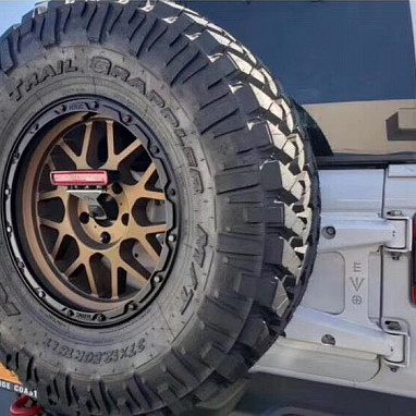 Image of a Jeep Wrangler NEW JEEP JL PARTS Jeep Wrangler  JL Oversized Spare Tire Mounting Bracket Kit