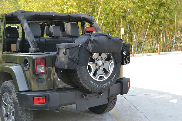 Picture of a Jeep Wrangler JK  Spare Tire Storage Bag J309