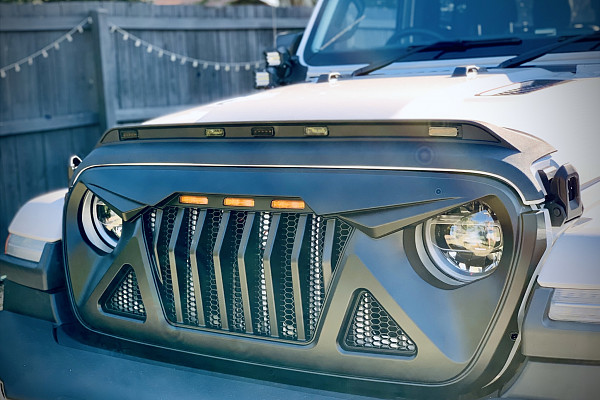Picture of a Jeep Wrangler JL & JT  Predator grille with 3 amber led lights  Number 10
