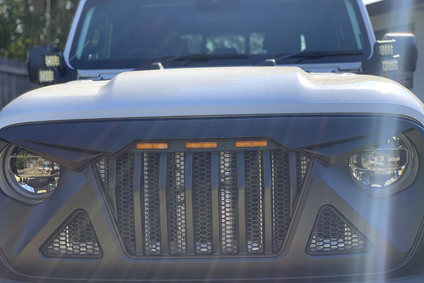 Picture of a Jeep Wrangler JL & JT  Predator grille with 3 amber led lights  Number 5