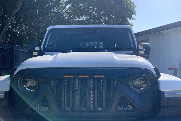 Picture of a Jeep Wrangler JL & JT  Predator grille with 3 amber led lights  Number 3