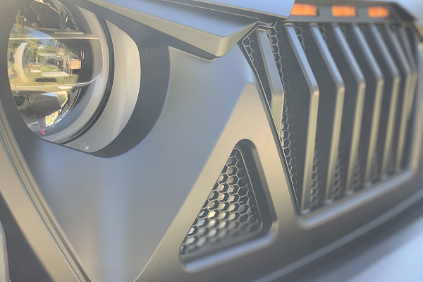Picture of a Jeep Wrangler JL & JT  Predator grille with 3 amber led lights  Number 11