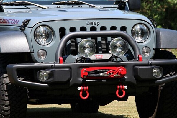 Picture of a Jeep Wrangler 10th Anniversary Rubicon Style Front Winch Bull Bar with U bar 026D