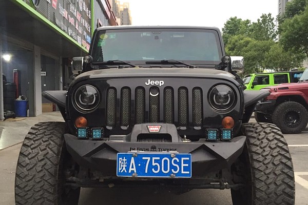 Picture of a Jeep Wrangler JK Aggressive Edge Aluminium Front Bumper Number 3